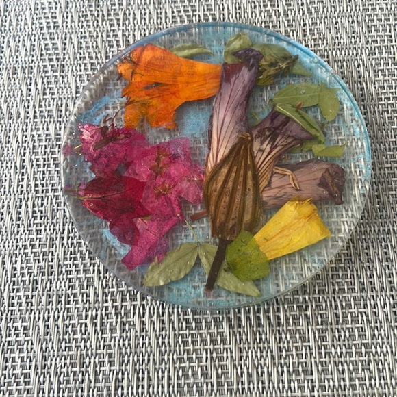 Handmade Pressed Flower Coaster Set and Holder Round Colorful - Picture 6 of 16